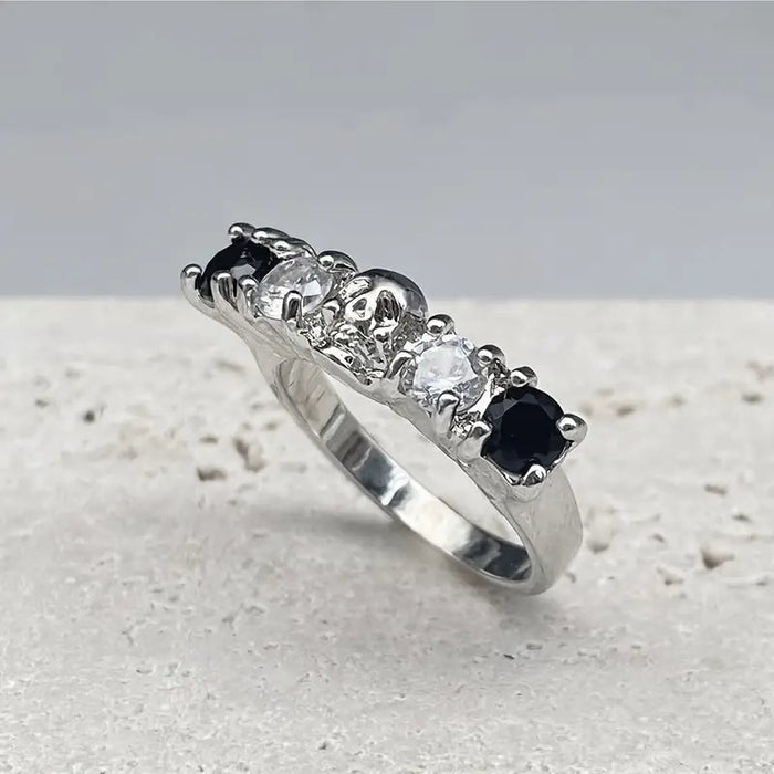 Anillo Con Forma De Calavera De Zirconia De Obsidiana - Quierox - Tienda Online