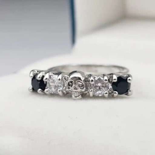 Anillo Con Forma De Calavera De Zirconia De Obsidiana - Quierox - Tienda Online