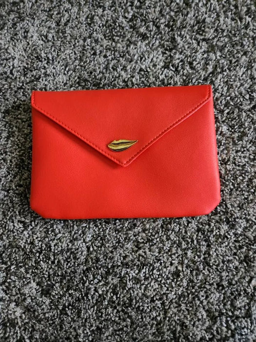 Bolsa de Maquillaje Ipsy Sellada con un Beso Sobre Rojo - Quierox - Tienda Online