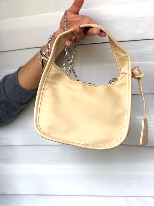 Fashion Nova Mini bolso de hombro crema para mujer con correa de cadena plateada - Quierox - Tienda Online