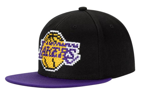 Gorra snapback ajustable en dos tonos de 8 bits negra Mitchell & Ness de Los Angeles Lake - Quierox - Tienda Online